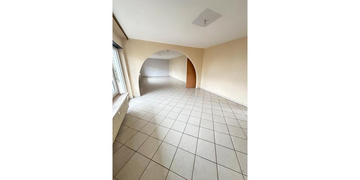 Etagenwohnung Sinsheim - 5 Zimmer, 150 m&sup2;, 1.400&euro; | Angebot:25053512