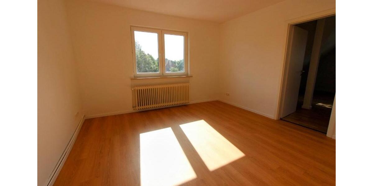 Dachgeschoßwohnung Wilhelmshaven - 3 Zimmer, 65 m&sup2;, 400&euro; | Angebot:26687655