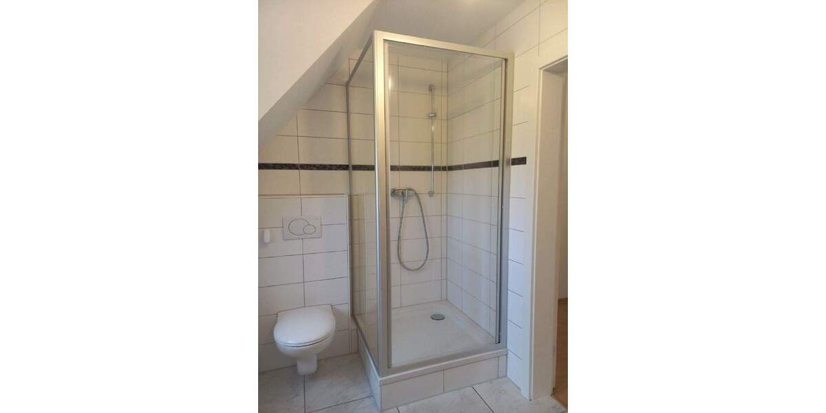 Helle Dachgeschosswohnung sucht neuen Mieter 3 zimmer