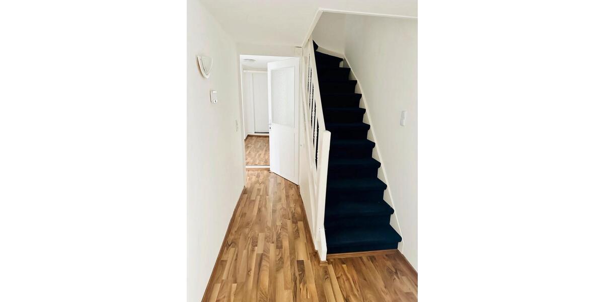 Etagenwohnung Reutlingen Reutlingen (Kernstadt) - 6 Zimmer, 130 m&sup2;, 1.300&euro; | Angebot:26589595