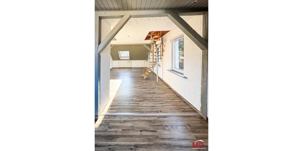 Dachgeschoßwohnung Oelsnitz (Erzgebirge) - 5 Zimmer, 95 m&sup2;, 550&euro; | Angebot:26152231