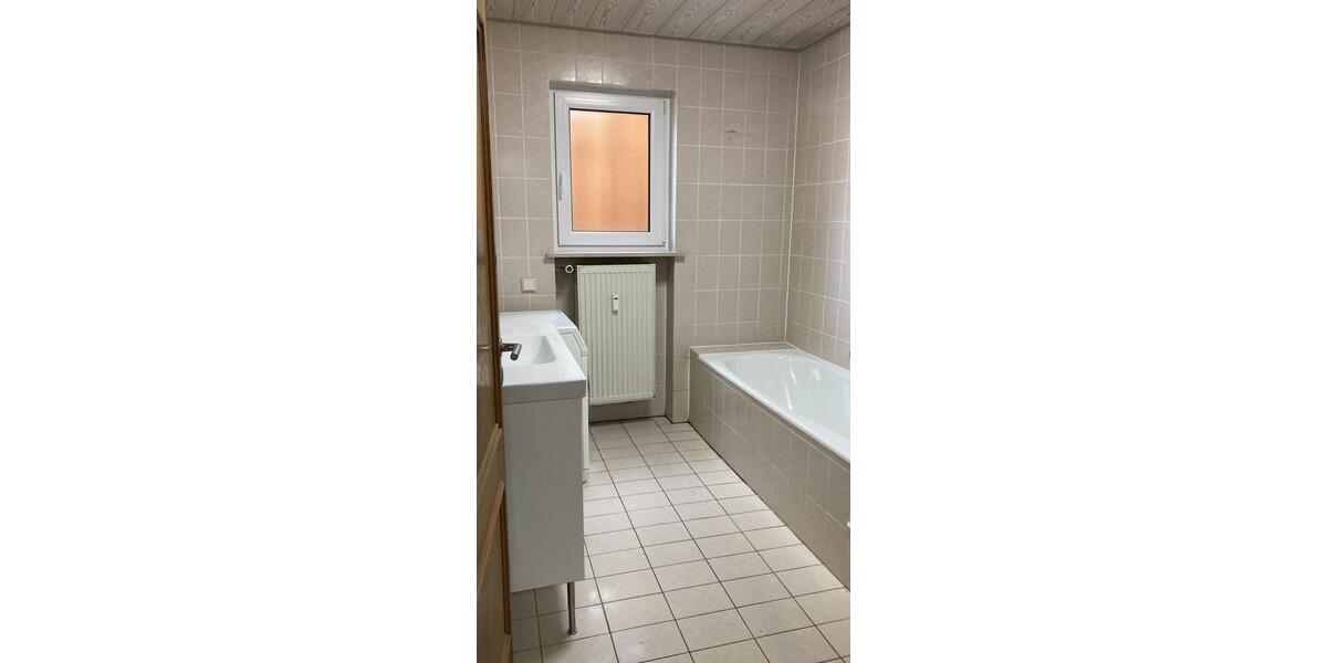 Erdgeschoßwohnung Sulzfeld - 4 Zimmer, 120 m&sup2;, 920&euro; | Angebot:26332231