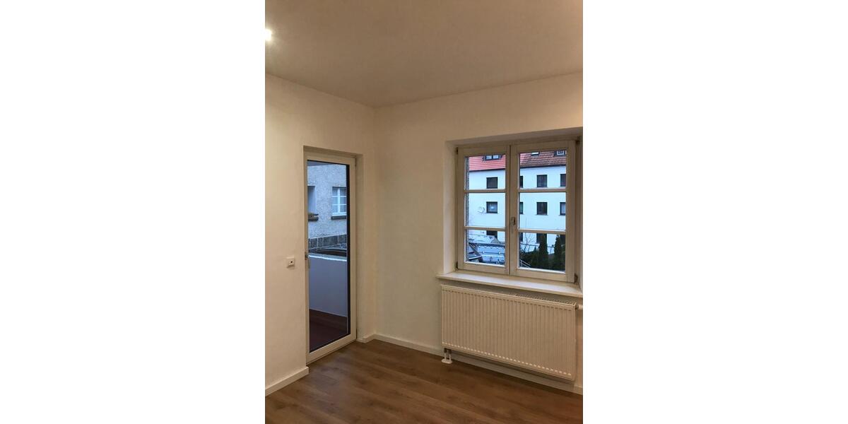 Renovierte Wohnung (Erstbezug Parterrre mit Garten und Balkon) 5 zimmer
