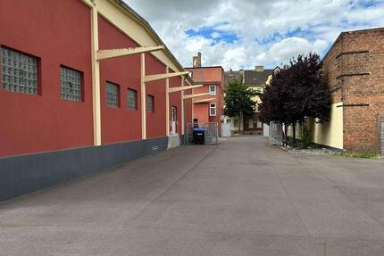 3 geräumige Lagerhallen in Zerbst zimmer