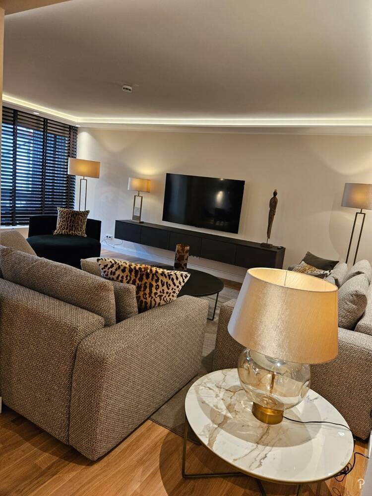 Inselstraße - Luxuriöse 4 Zimmer-Wohnung vollmöbliert mit Blick in den Hofgarten