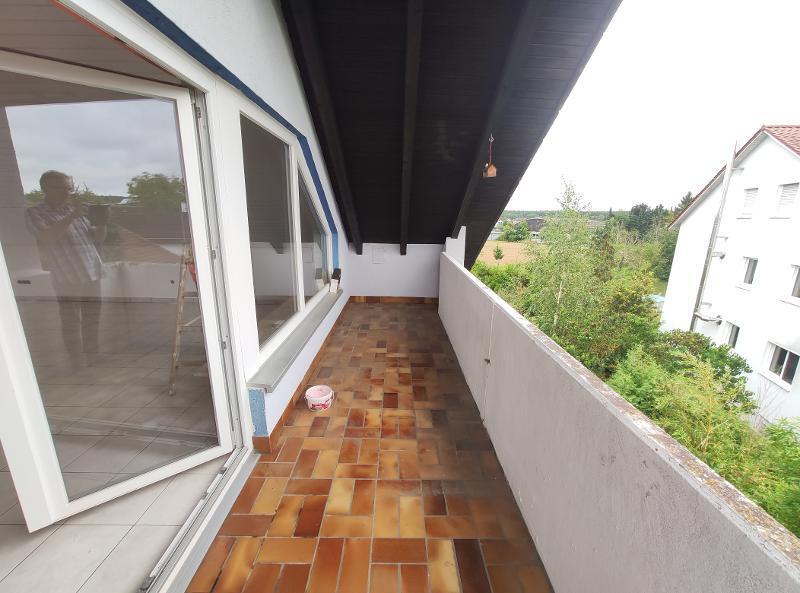 3- Zi. DG Wohnung mit 2 Balkonen und Garage
