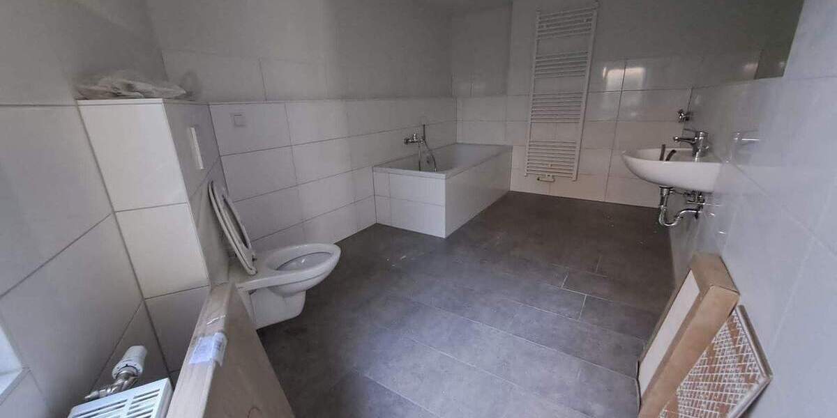 Etagenwohnung Bernburg Bergstadt - 3 Zimmer, 90 m&sup2;, 585&euro; | Angebot:24791437