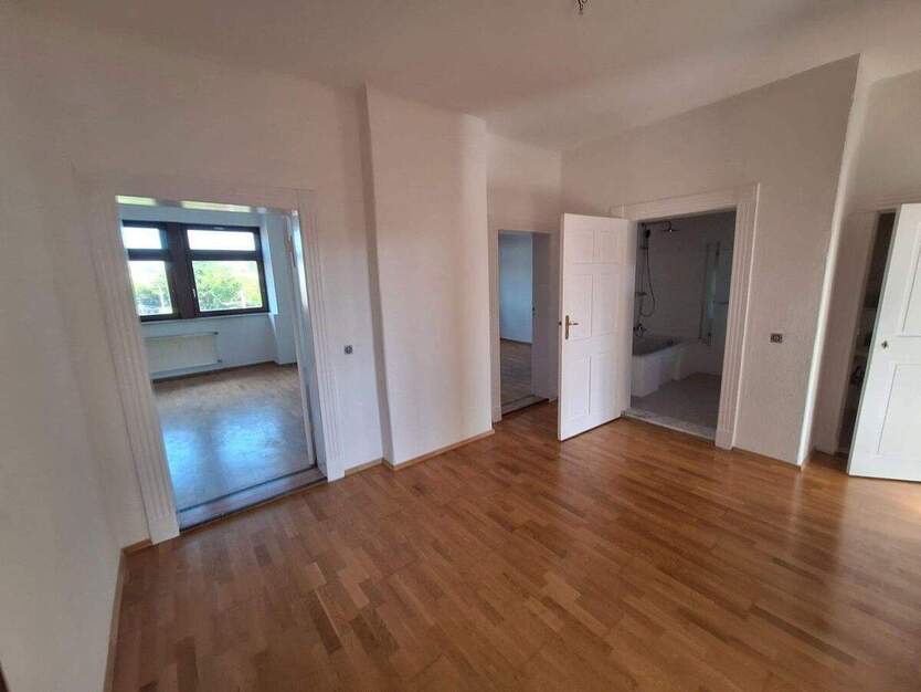 Großzügige, helle 5-Zimmer-Dachgeschosswohnung im Altbau - ruhige Lage mit Weitblick in Ammendorf 5 zimmer
