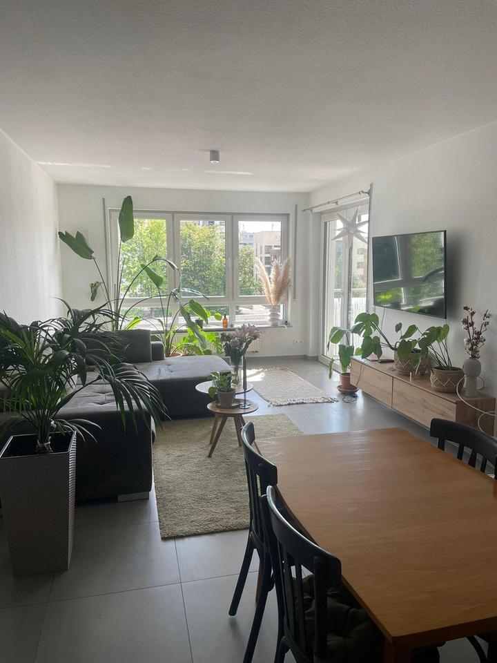 Neuwertige 2,5-Zimmer Wohnung mit tollem Südbalkon + TG