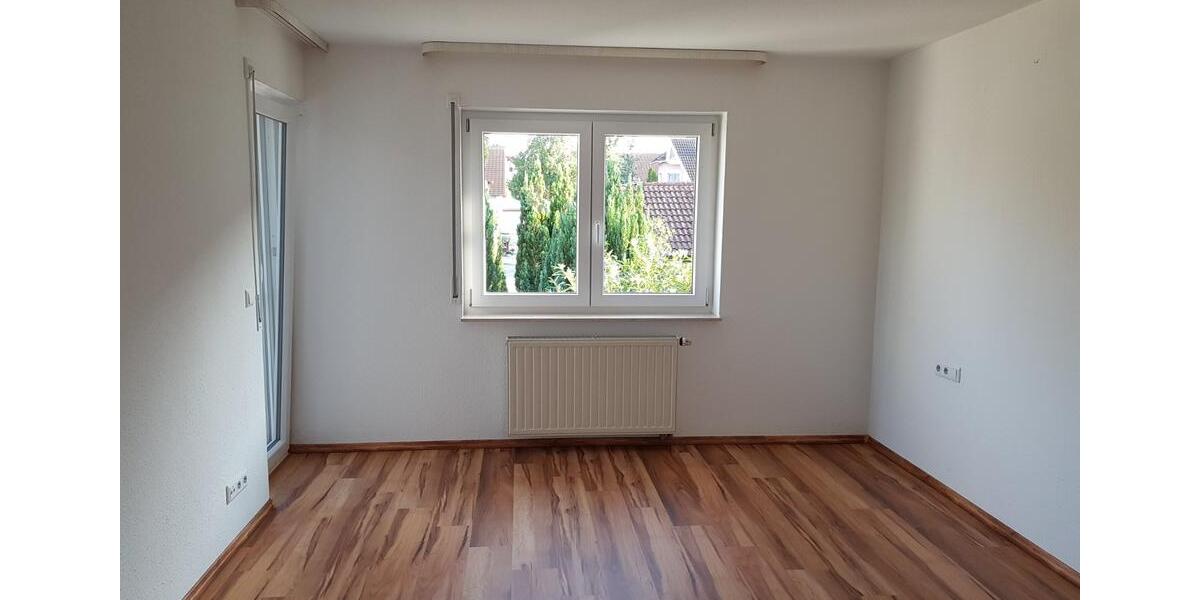 Reiheneckhaus zur Miete mit 6 Zimmer, Garage, 2 Stellplätze, ELW 6 zimmer