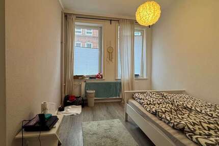 Wohnung zum Mieten in Kiel 400 € 23.26 m²