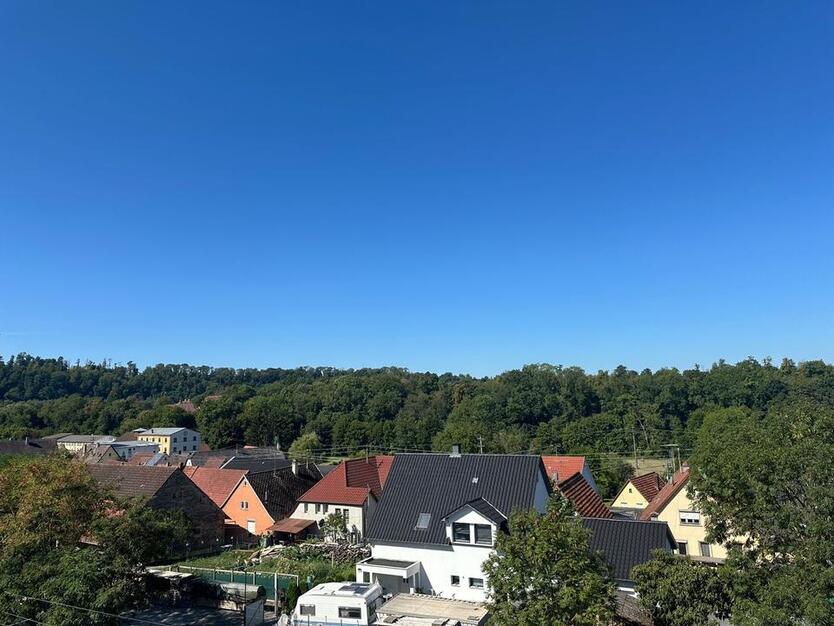 2,5 Zimmer Wohnung mit Balkon und toller Aussicht zu vermieten