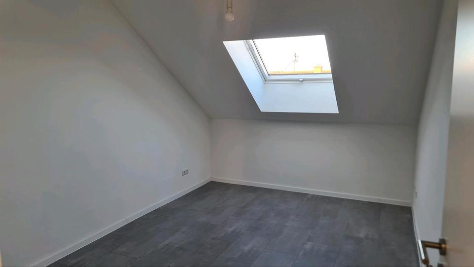 Traumhafte, kernsanierte 3-Zi Wohnung mit blick ins Grüne