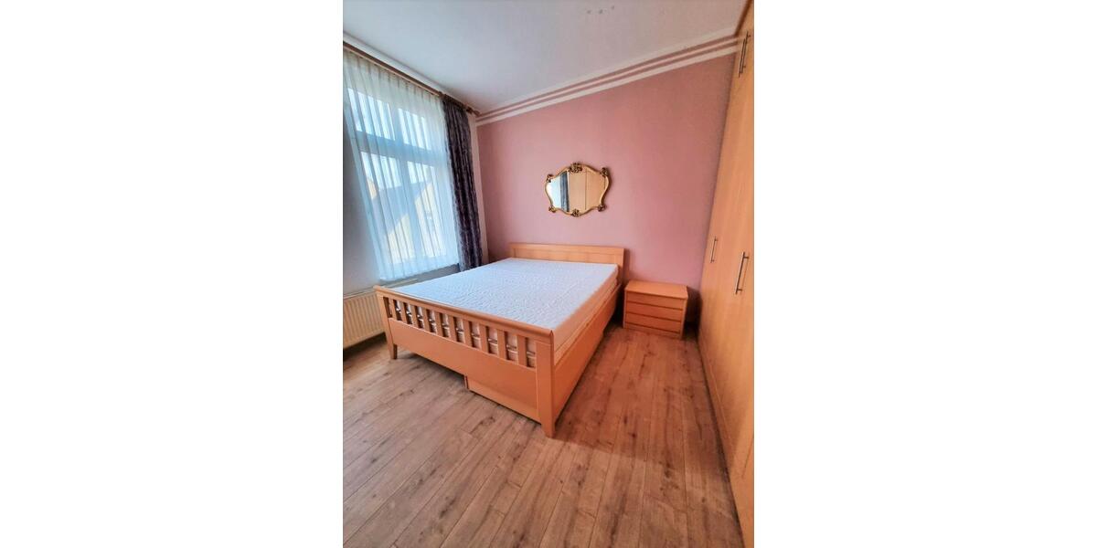 Schön möblierte Wohnung mit Wintergarten, Terrasse und Stellplatz 4 zimmer