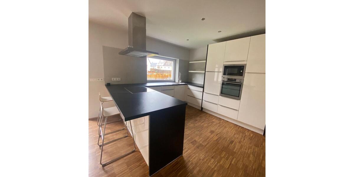 Schöne Doppelhaushälfte mit Garten in ruhiger Lage 4 zimmer