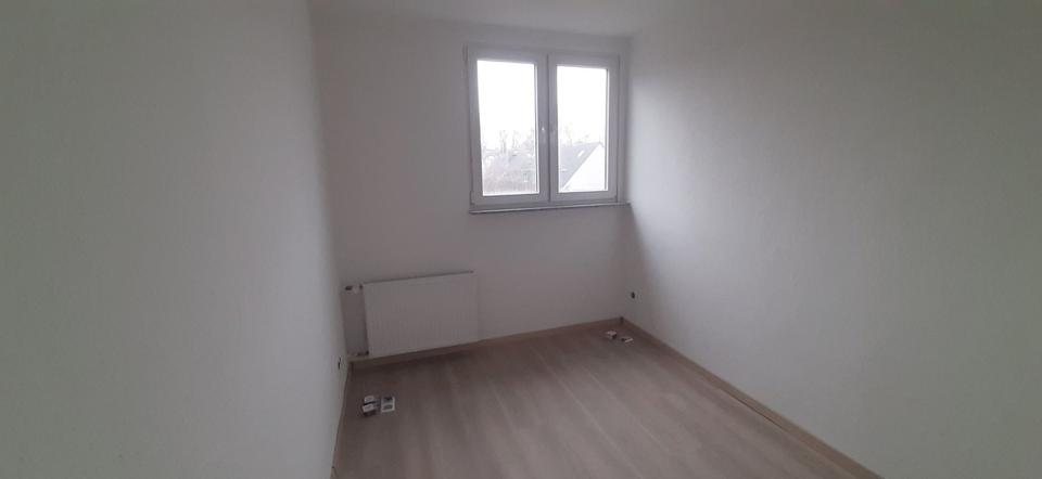 Dachgeschoßwohnung Duisburg Mittelmeiderich - 4 Zimmer, 782&euro; | Angebot:23665038