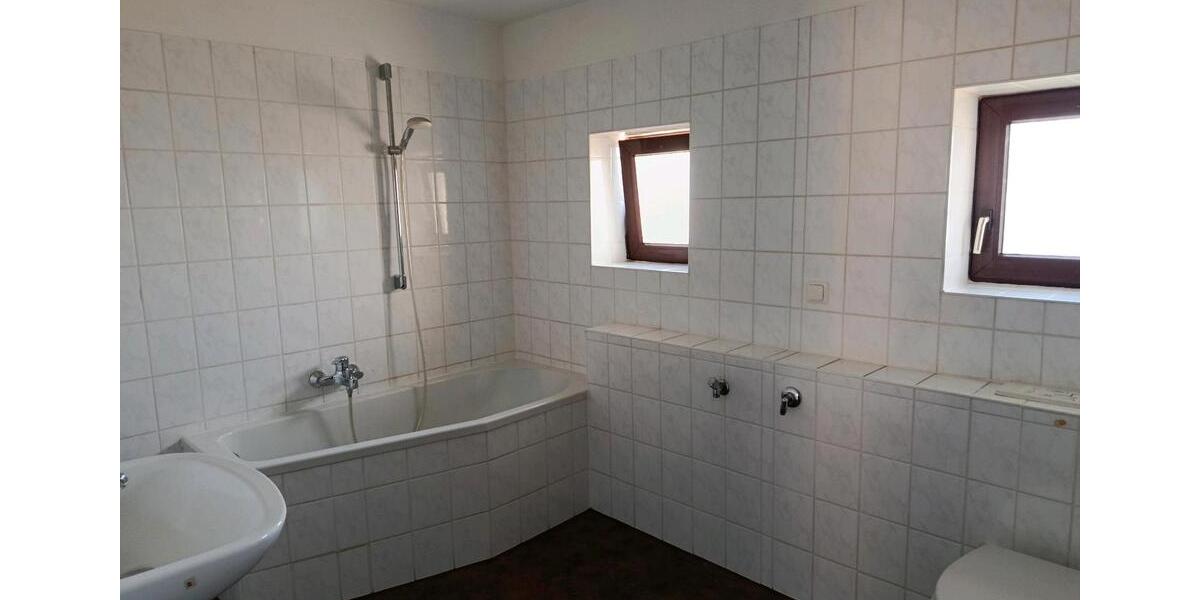 Etagenwohnung Mittweida - 3 Zimmer, 63 m&sup2;, 380&euro; | Angebot:25367864
