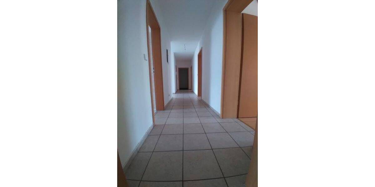 Etagenwohnung Riesa Innenstadt - 4 Zimmer, 102 m&sup2;, 530&euro; | Angebot:25776481