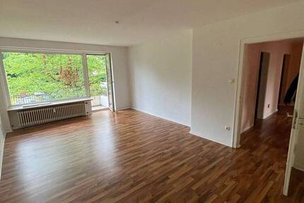 BESICHTIGUNG: DI., 02.09., 17.00 - 17.30 Uhr! Großzügige 4-Zimmer-Wohnung in Schnelsen, 95 m²! Befristete Vermietung für ein Jahr, auch an WG