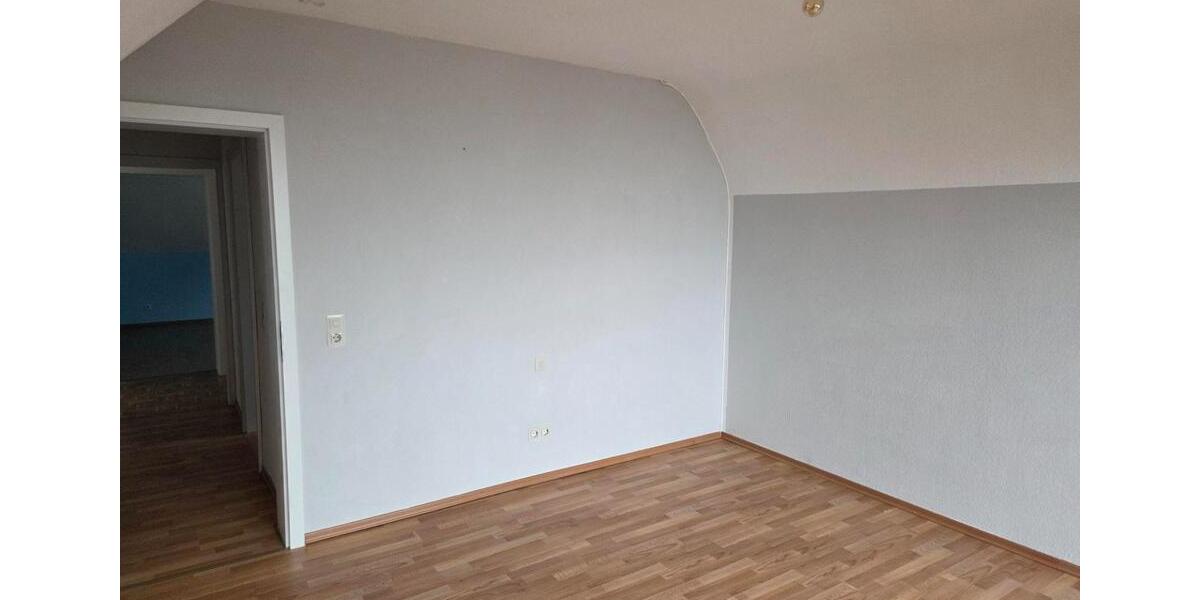 Dachgeschoßwohnung Mettlach - 3.5 Zimmer, 122 m&sup2;, 950&euro; | Angebot:24940943