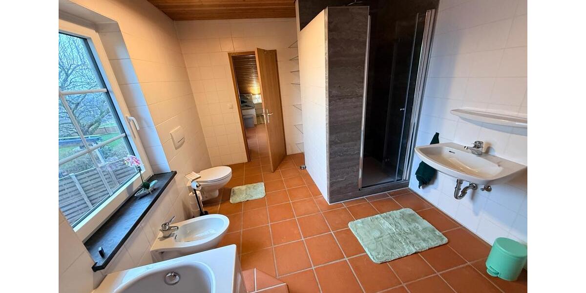 Wohnen auf Zeit Bornheim - 2 Zimmer, 160 m&sup2;, 70&euro; | Angebot:25230013