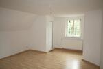Dachgeschoßwohnung Gornsdorf - 3 Zimmer, 109 m&sup2;, 650&euro; | Angebot:21021414