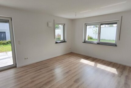Wohnen wie im eigenen Haus! großzügige WFL mit 114 m² moderner Grundriss Energiesparhaus Erdgeschoss mit Terrasse und Garten ab 01.06.2026 - Wohnung Kemnath Beste Lage | Angebot:26490228