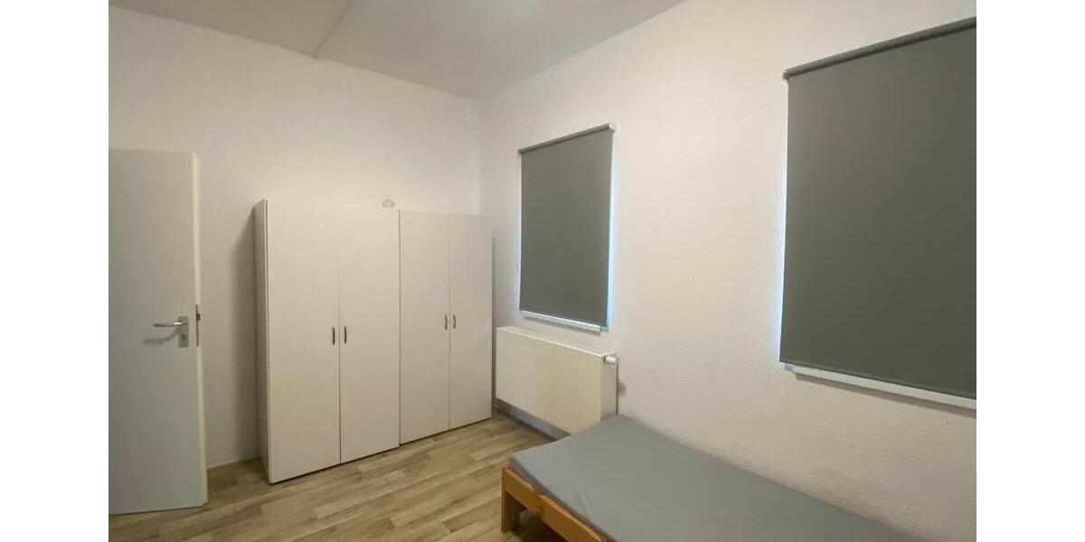 Erdgeschoßwohnung Gotha - 3 Zimmer, 100 m&sup2;, 300&euro; | Angebot:24393346