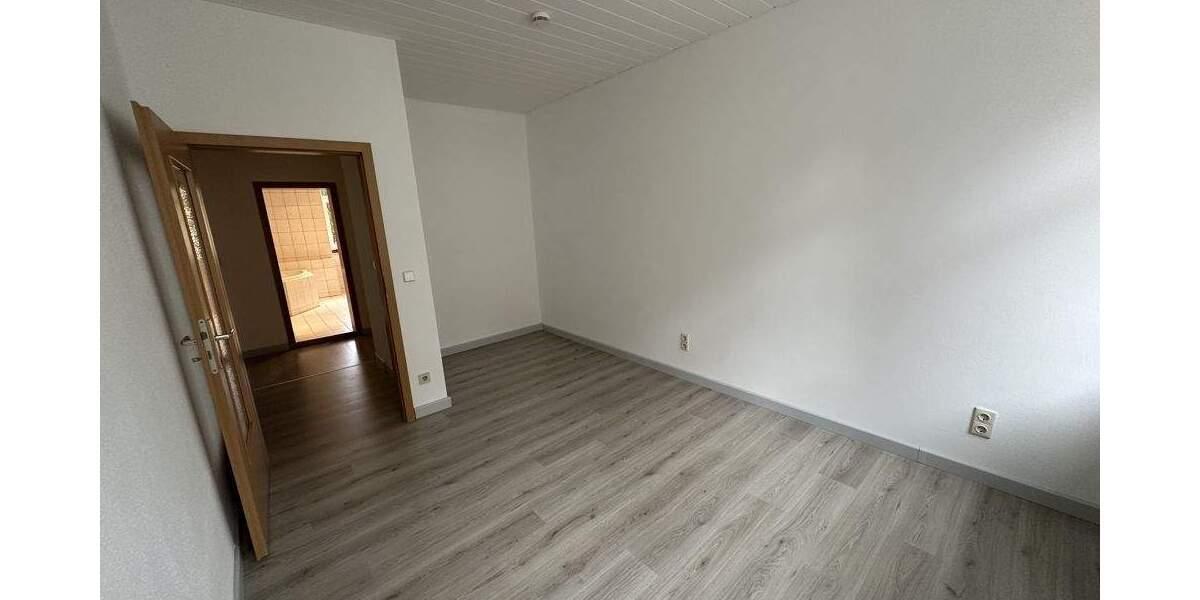 Etagenwohnung Lützen - 4 Zimmer, 110 m&sup2;, 850&euro; | Angebot:25689034