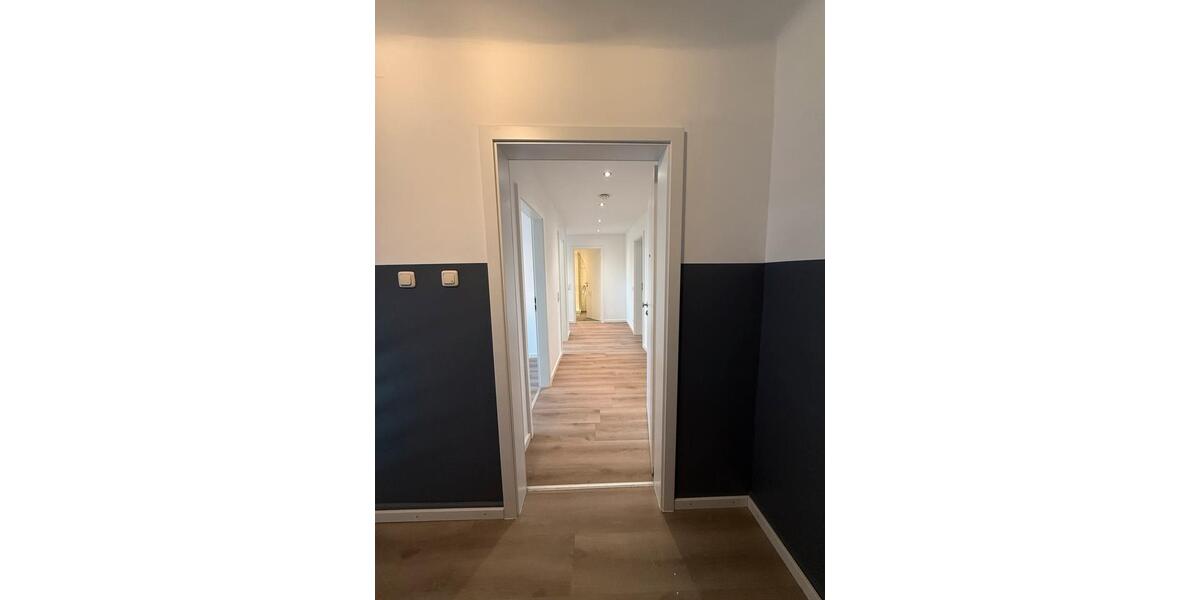 Dachgeschoßwohnung Saarbrücken West - 3 Zimmer, 80 m&sup2;, 1.050&euro; | Angebot:25171350