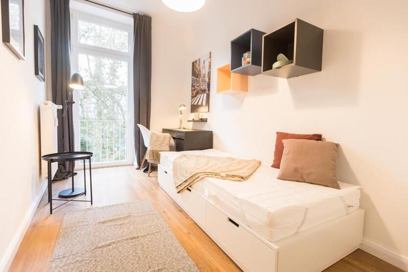 Möbliertes 10 qm WG Zimmer zum 01.10. in Hamburg- Harburg