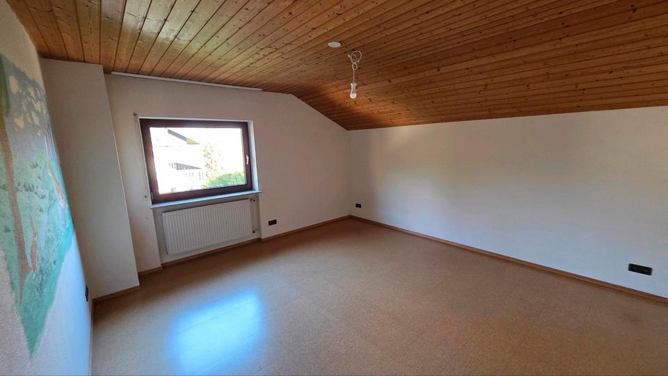 Dachgeschoßwohnung Meckesheim - 4 Zimmer, 134 m&sup2;, 1.500&euro; | Angebot:26007783