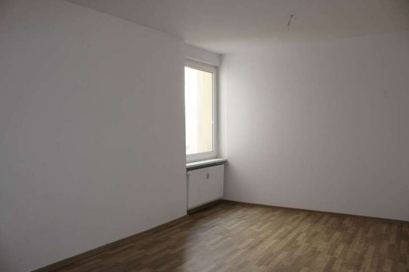 3 Zimmer-Wohnung mit separatem Eingang und Terrasse *ab sofort verfügbar* 3 zimmer