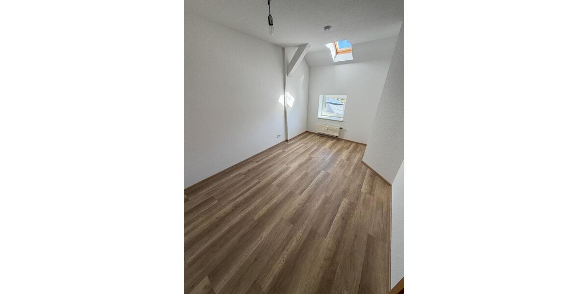 Dachgeschoßwohnung Werdau - 3 Zimmer, 67 m&sup2;, 368&euro; | Angebot:26131598