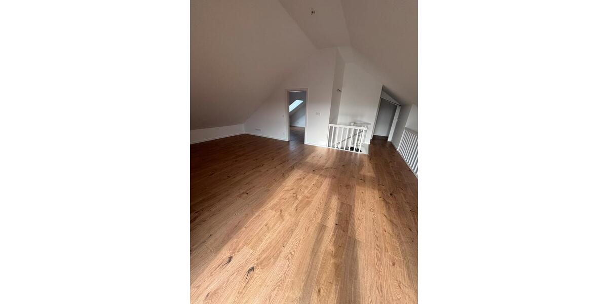 Dachgeschoßwohnung Nickenich - 4 Zimmer, 112 m&sup2;, 1.160&euro; | Angebot:25056591