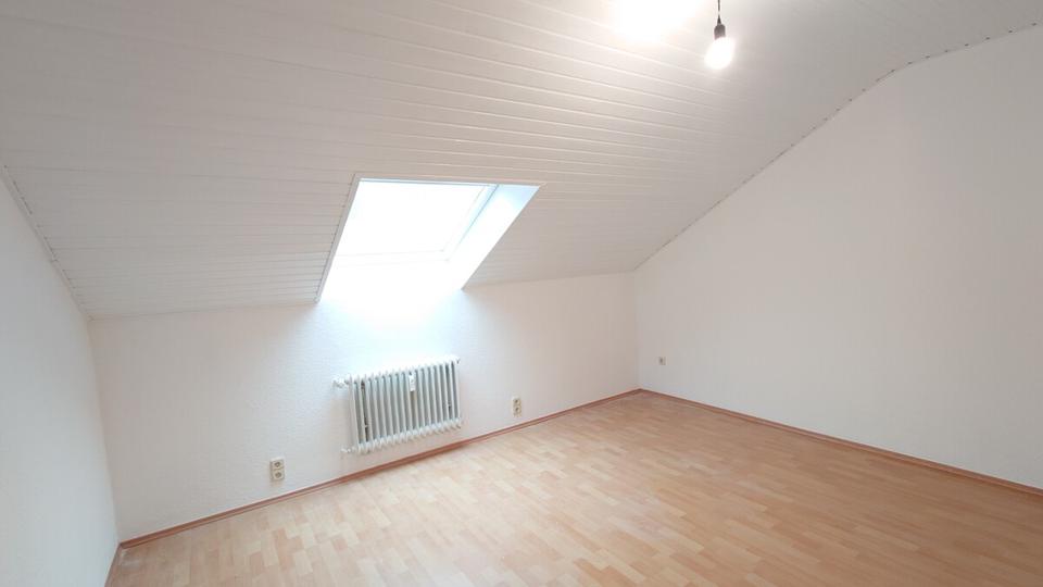 Dachgeschoßwohnung Pirmasens Niedersimten - 3 Zimmer, 82 m&sup2;, 400&euro; | Angebot:23391101