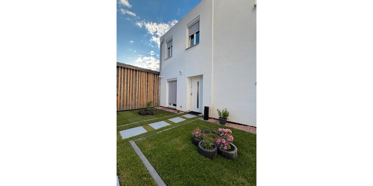 Möblierte 2-Zimmer-Wohnung Reihenmittelhaus mit eigenem Garten zimmer