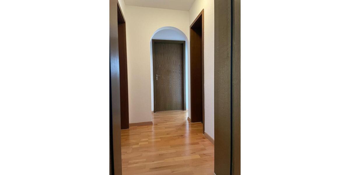 Dachgeschoßwohnung Frickenhausen - 5.5 Zimmer, 112 m&sup2;, 1.150&euro; | Angebot:24867017