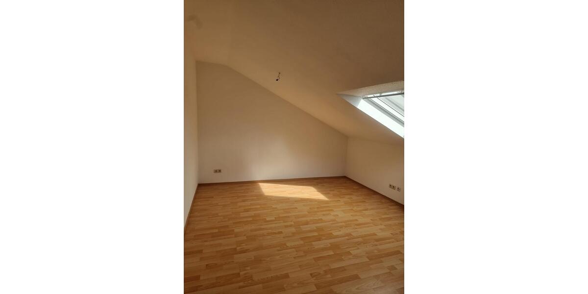 Dachgeschoßwohnung Ebelsbach - 1.5 Zimmer, 33 m&sup2;, 339&euro; | Angebot:25808040