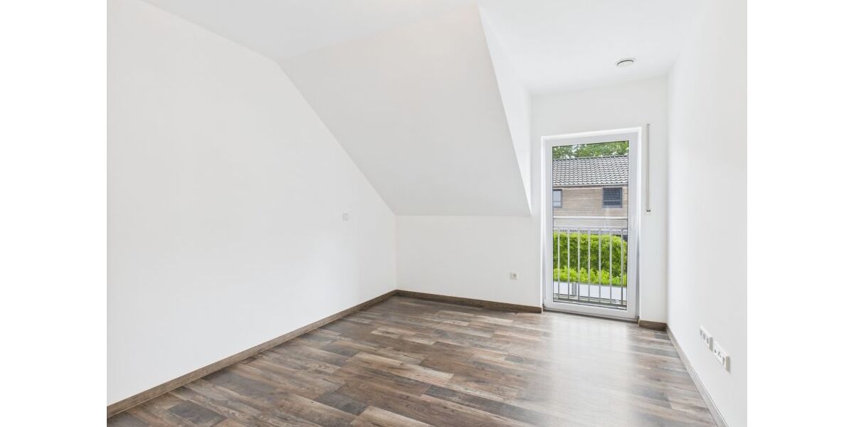 Außergewöhnliches Haus Wohnung über 2 Etagen in ruhiger Lage von Metjendorf-Oldenburg, KFW 70-ModernCarportGarten Wohnen am Rande von Oldenburg - Doppelhaushälfte Wiefelstede / Metjendorf Metjendorf | Angebot:26646278