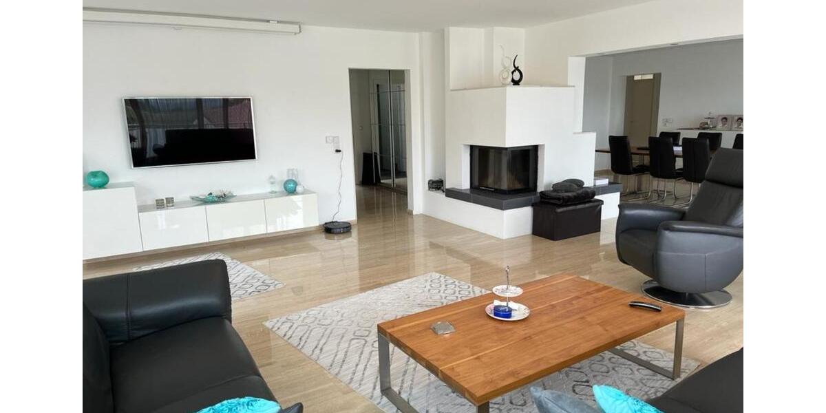 Erdgeschoßwohnung Neckartenzlingen - 5 Zimmer, 168 m&sup2;, 1.950&euro; | Angebot:25238694