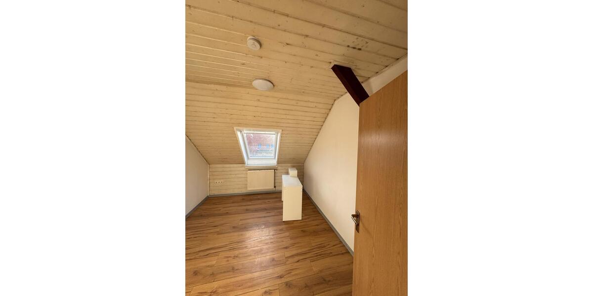 Dachgeschoßwohnung Westerstede - 3 Zimmer, 70 m&sup2;, 595&euro; | Angebot:26632975