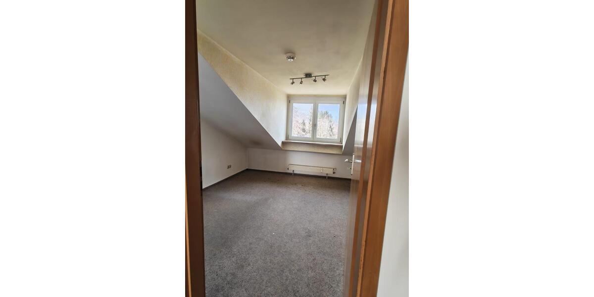 Dachgeschoßwohnung Traunreut Irsing - 3 Zimmer, 72 m&sup2;, 750&euro; | Angebot:25051998