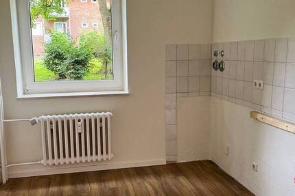 Erdgeschoßwohnung mit Balkon für Selbstgestalter ab sofort verfügbar!
