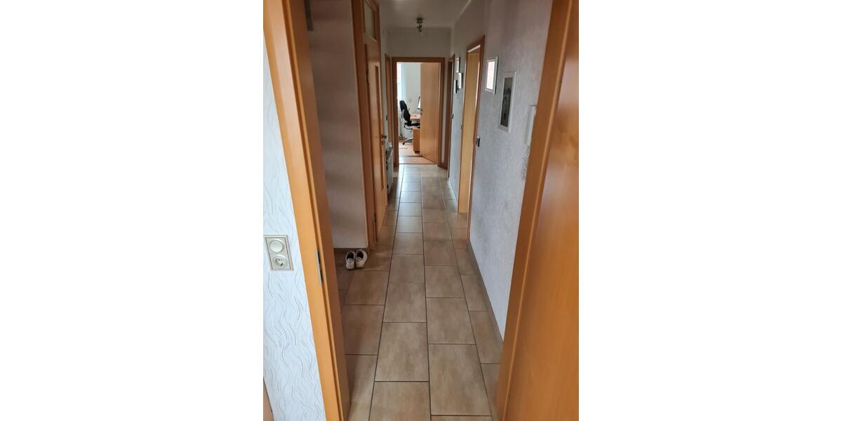 Moderne Wohnung mit überd. Terrasse zum 01.06.26 zu vermieten 4 zimmer