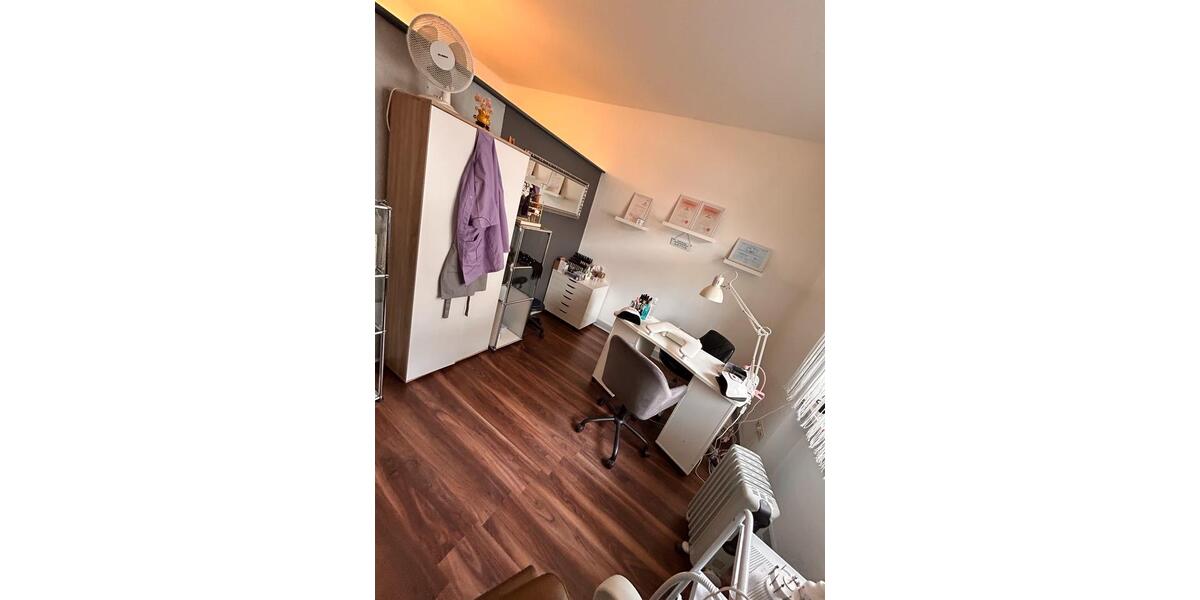 Zimmer in Kosmetikstudio 1 zimmer