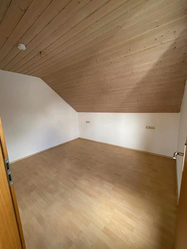 Helle 2 12 Zimmer-Wohnung