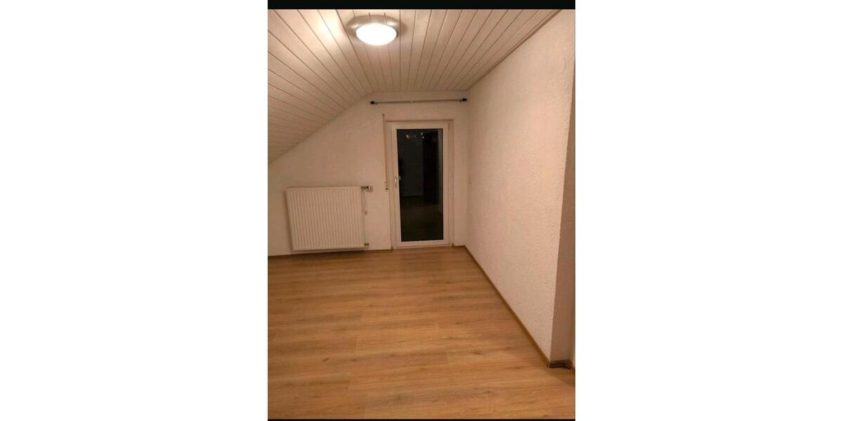 Dachgeschoßwohnung Göppingen Bruckwasen - 3 Zimmer, 75 m&sup2;, 925&euro; | Angebot:25022176