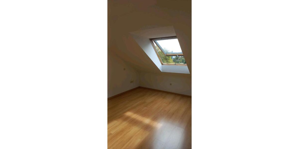 Dachgeschoßwohnung Solingen Höhscheid - 1 Zimmer, 36 m&sup2;, 400&euro; | Angebot:27543473