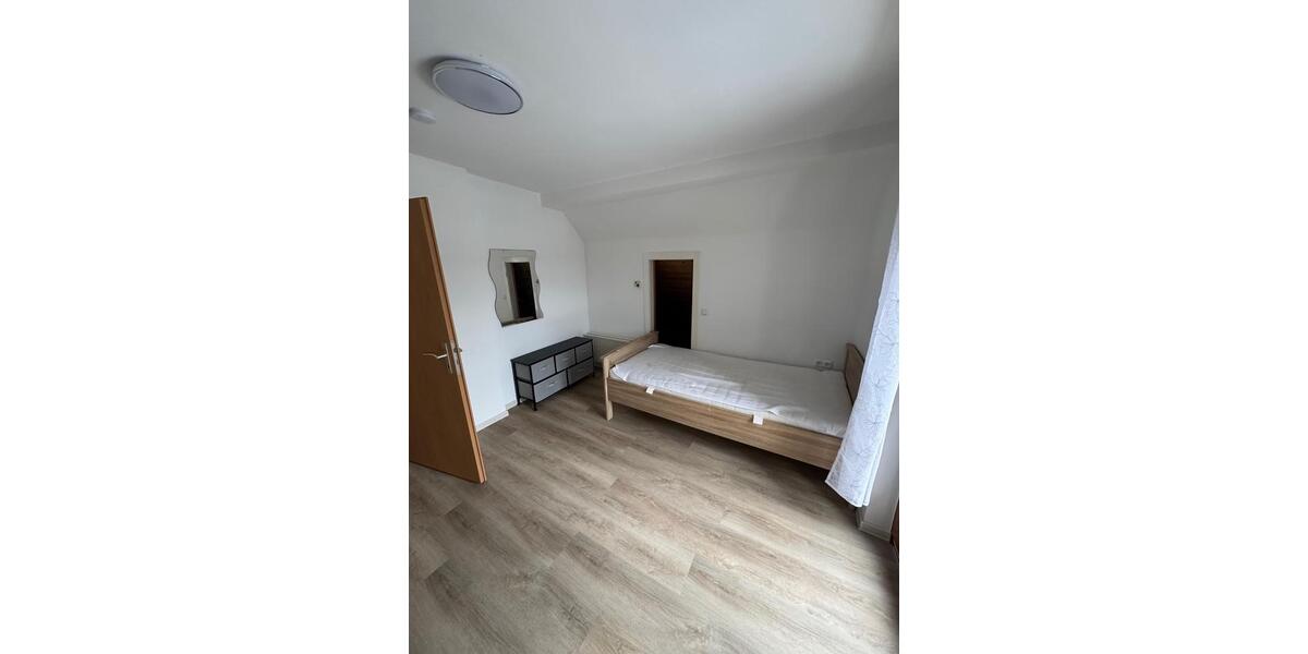 Dachgeschoßwohnung Marburg - 2 Zimmer, 48 m&sup2;, 350&euro; | Angebot:26167052